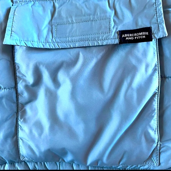 Abercrombie & Fitch puffer vest jacket. Size Large - Picture 3 of 4